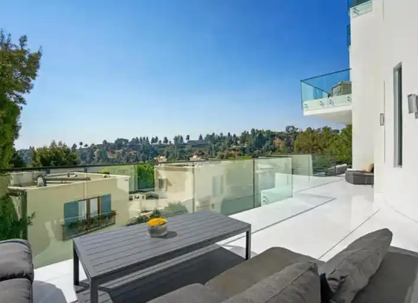 Bel Air upper terrace with glass guardrails