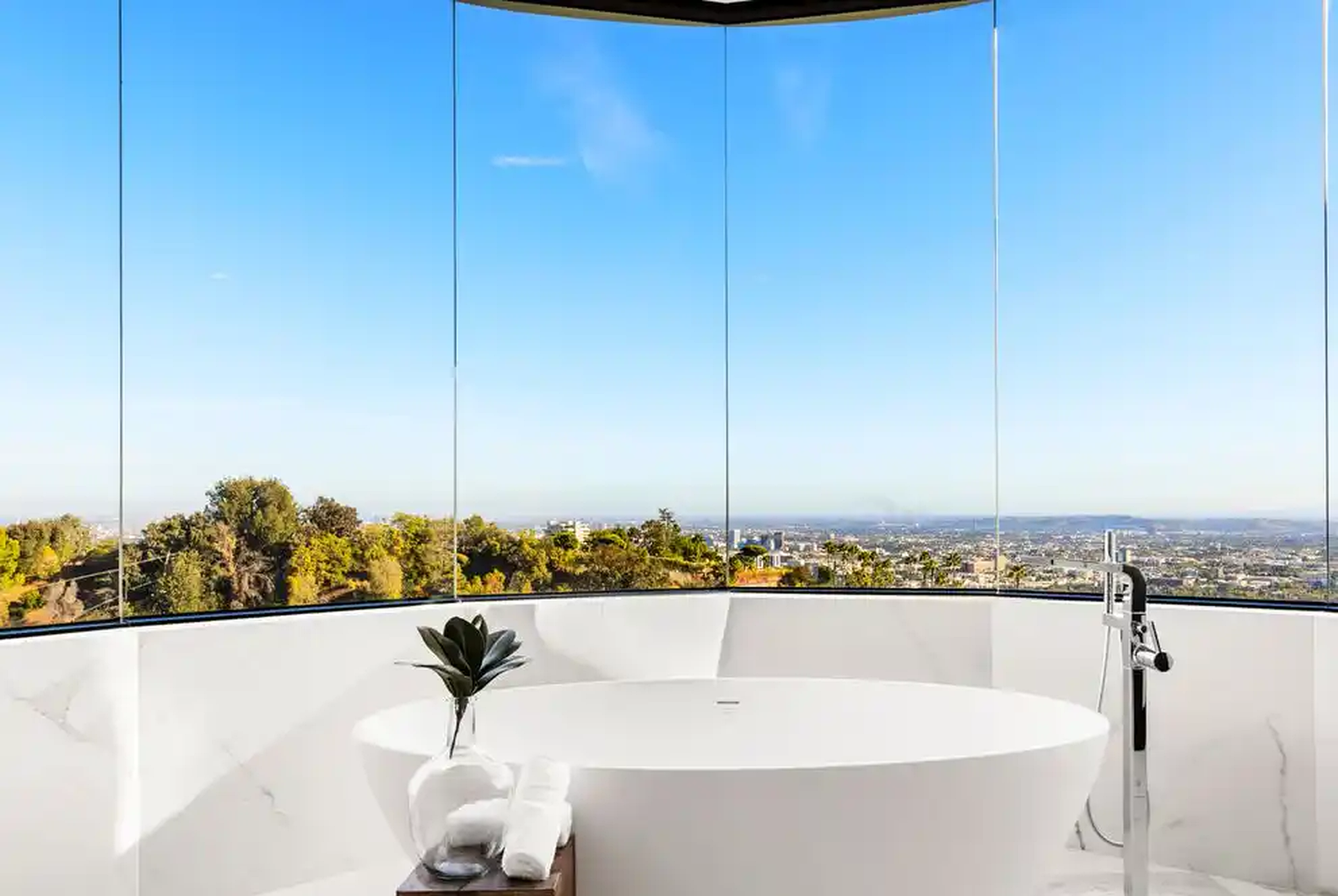 Bel Air bathroom with curved panoramic glazing