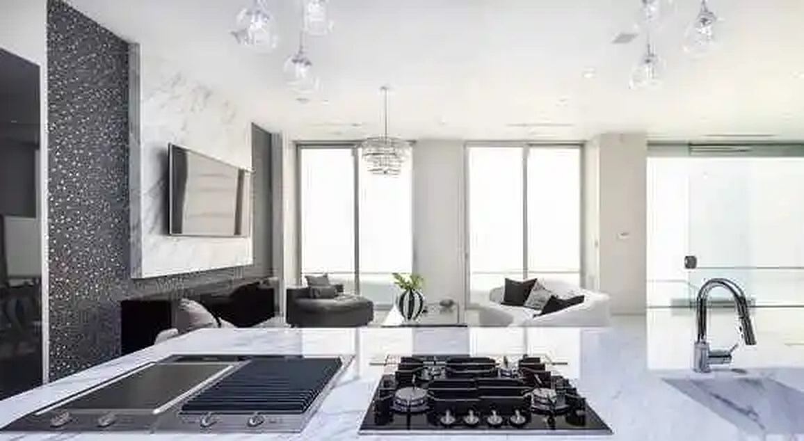 Beverly Crest living room with curved glazing