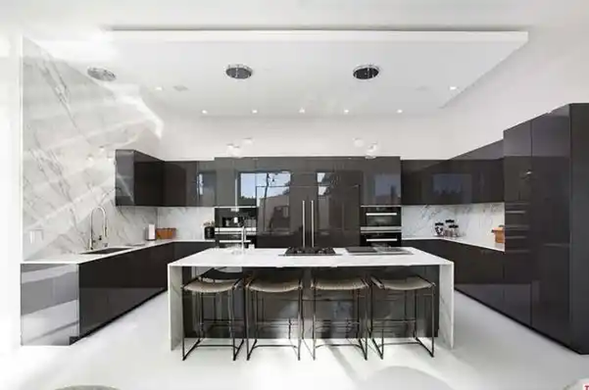 Beverly Crest black and white island kitchen