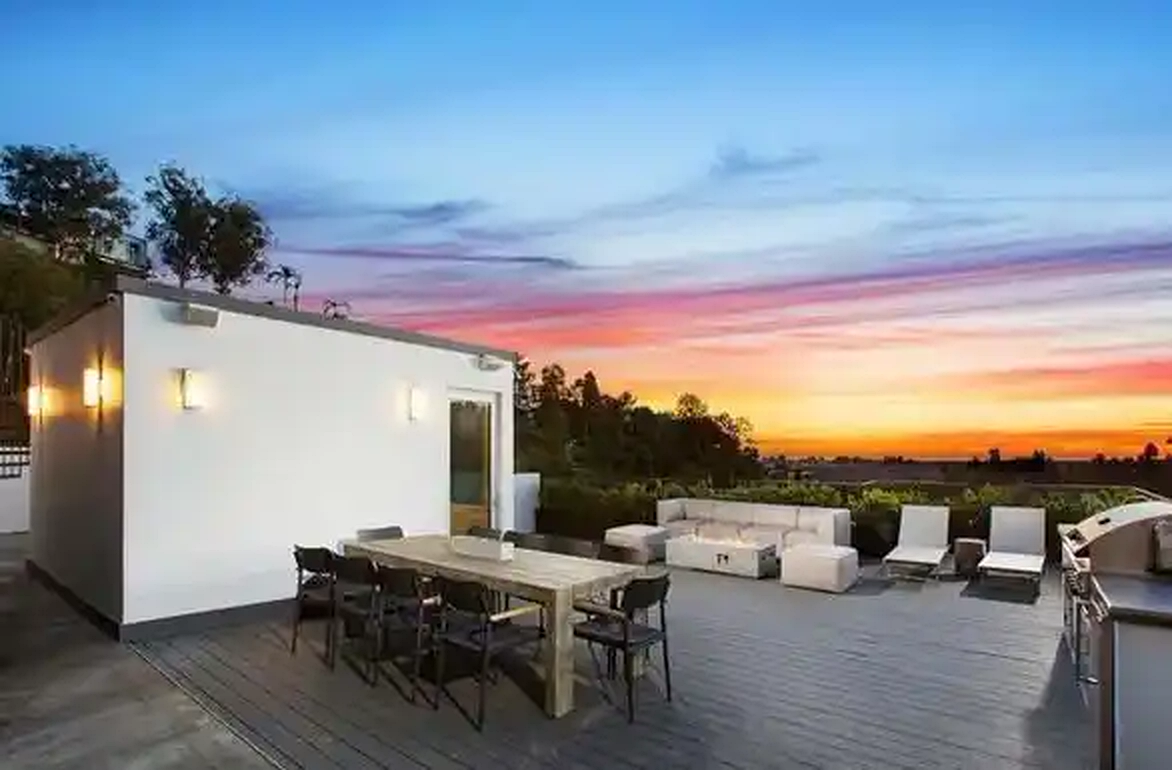 Beverly Crest rooftop dining and lounge