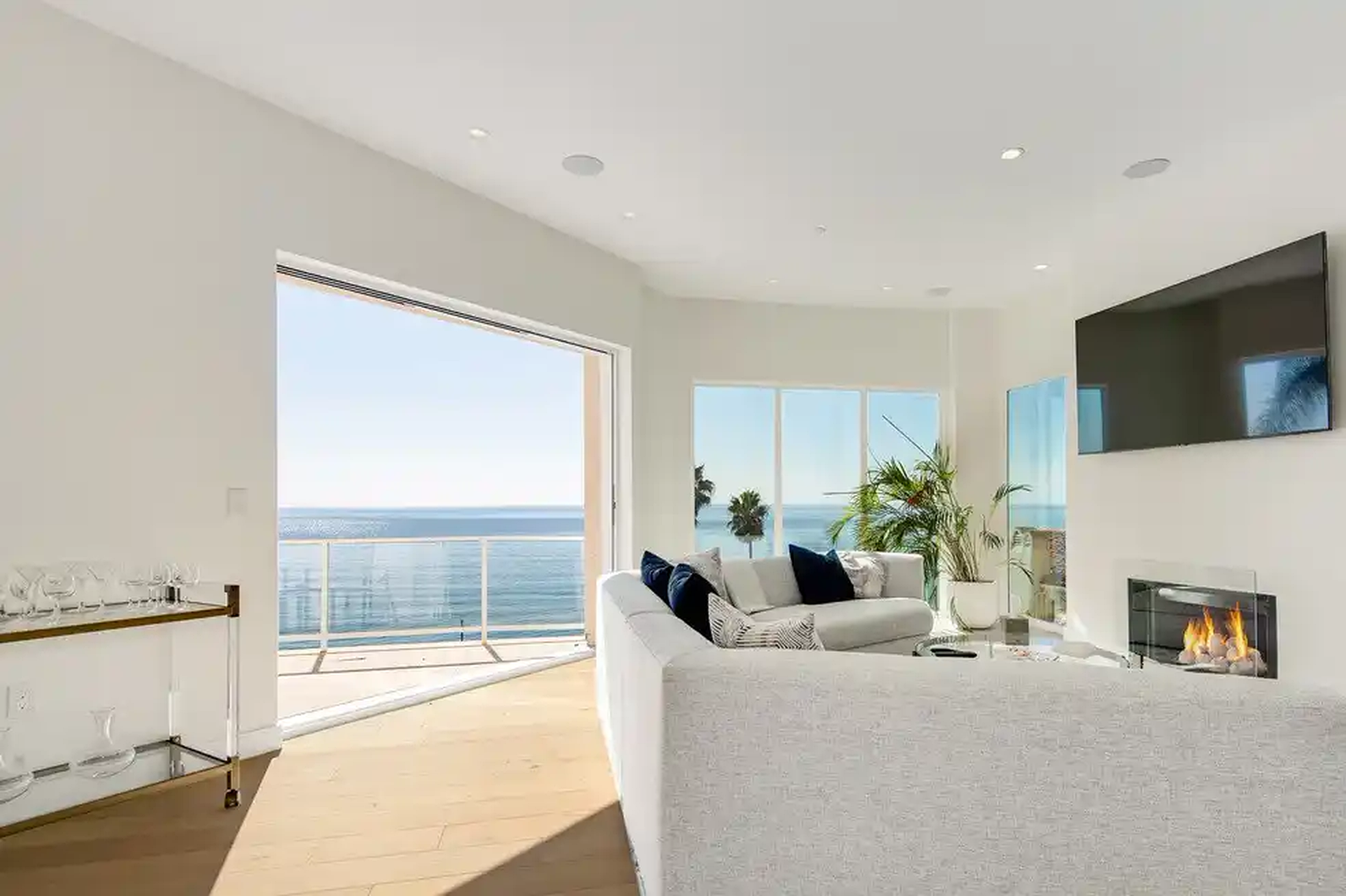 Castellamare living room facing the ocean
