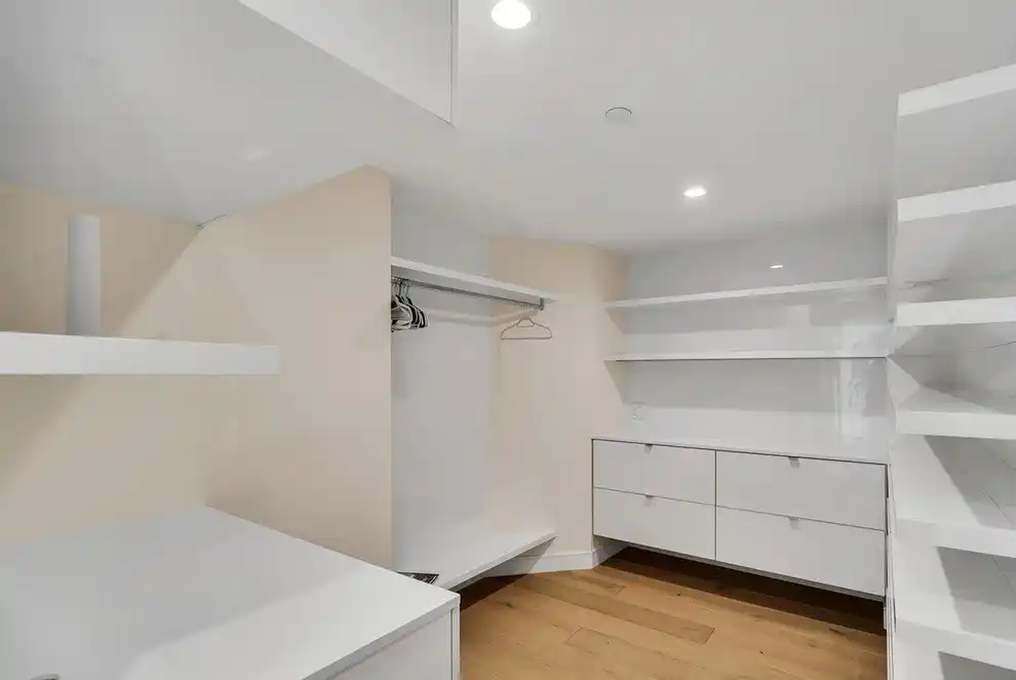 Castellamare walk-in wardrobe
