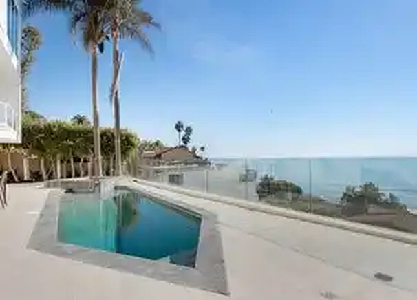 Castellamare pool overlooking the coast